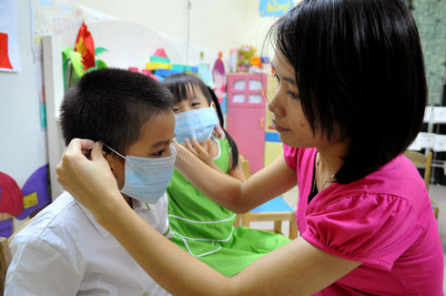 Giáo viên mầm non dạy hợp đồng sẽ được hưởng lương ngân sách